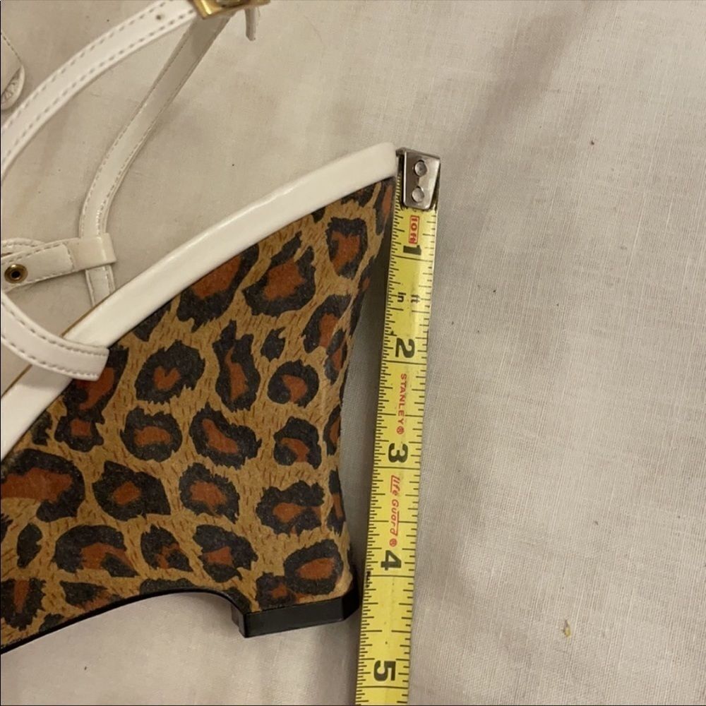 FRESCO BY PIERRE WHITE WITH GOLD STUDS, LEOPARD WEDGE SANDALS. NEW - Picture 5 of 9